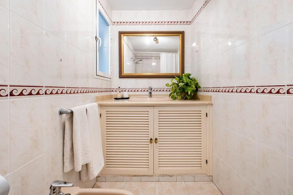 Apartament Centro Ferrandiz Parking Gratis Malaga Zewnętrze zdjęcie