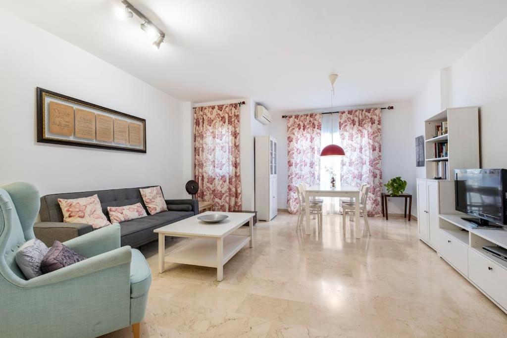 Apartament Centro Ferrandiz Parking Gratis Malaga Zewnętrze zdjęcie