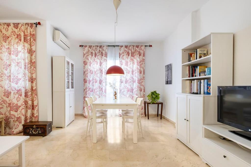 Apartament Centro Ferrandiz Parking Gratis Malaga Zewnętrze zdjęcie